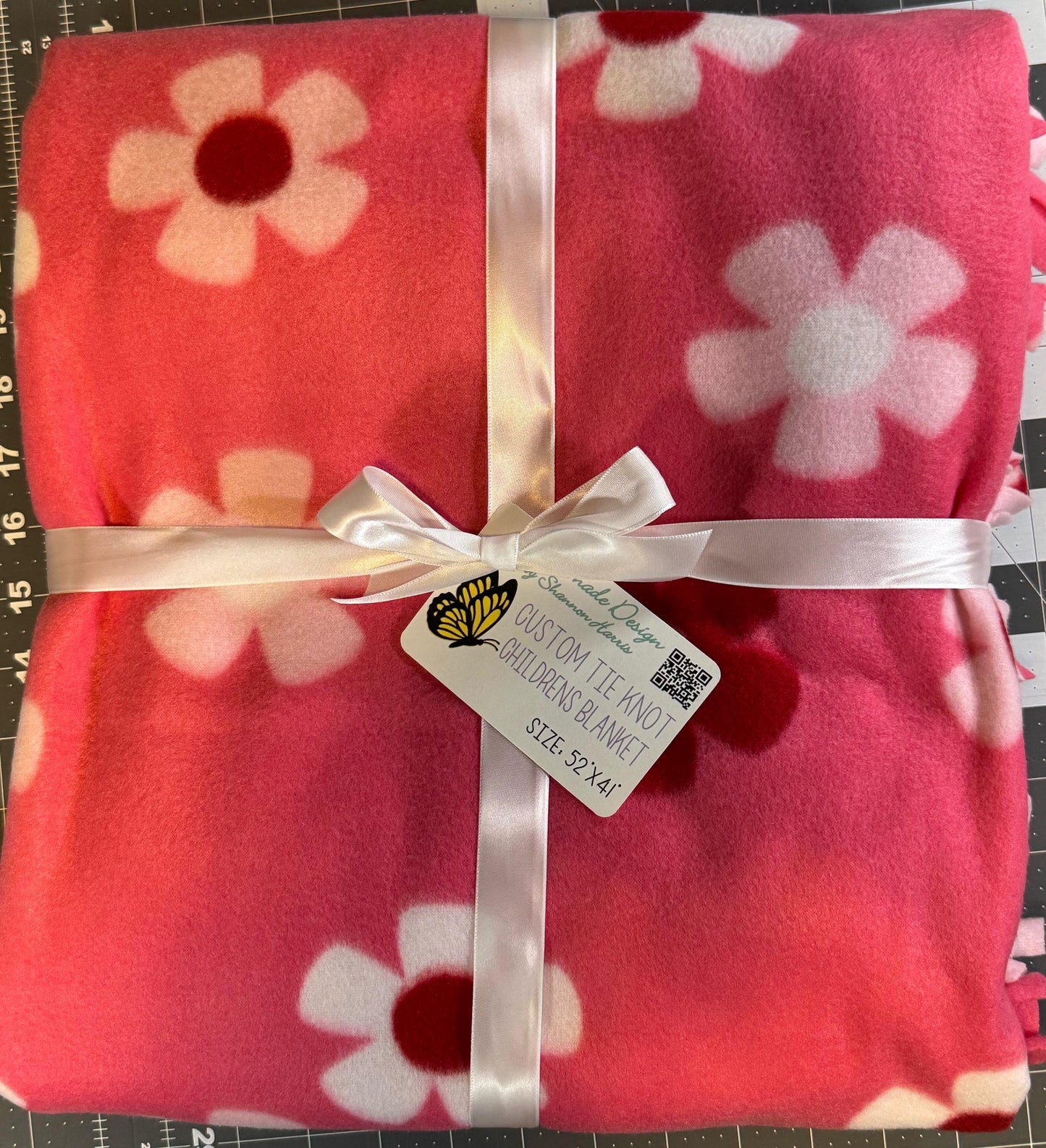Handmade Tie Knot Blanket – Lightweight Cozy Fleece Throw – Perfect Gift