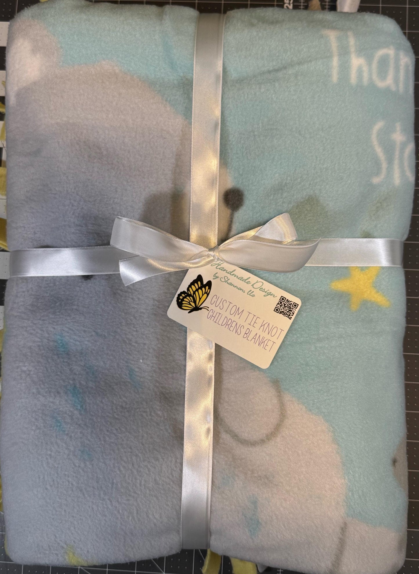 Custom Tie Knot Blanket – Handmade Fleece Throw for Cozy Comfort